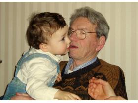 Image al&eacute;atoire : photos_web/photos_aleatoires//theophile-et-bon-papa-louis.jpg